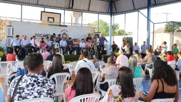 População de Fátima comemora a inauguração da Escola Estadual Conceição de Brito