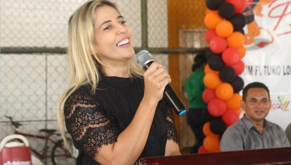 Prefeita Patrícia Evelin anuncia data do pagamento do 13º para os servidores municipais de Xambioá