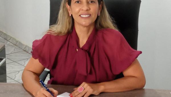 Prefeita Patrícia Evelin assina decreto que flexibiliza funcionamento de bares em Xambioá