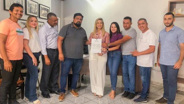 Prefeita Patrícia Evelin assina ordens de serviços para construções de pontes na Zona Rural de Xambioá