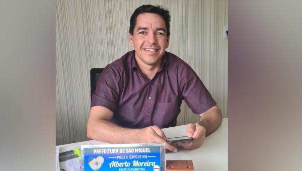 Prefeito Alberto Moreira entrega mais uma escola em São Miguel do Tocantins