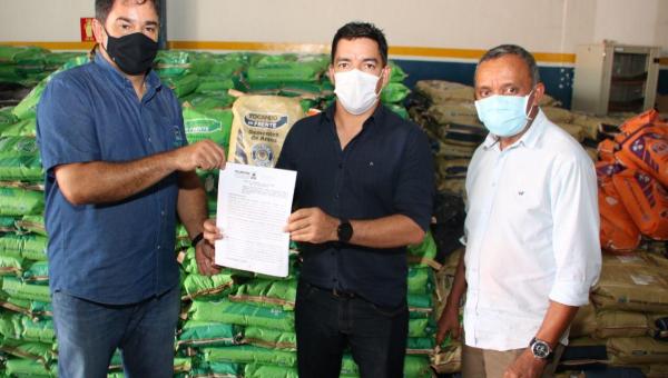 Prefeito Alberto Moreira visita Palmas em busca de recursos 