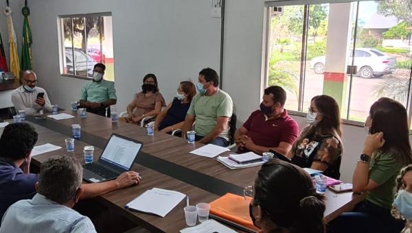 Prefeito Batista Cavalcante e representante de diversas áreas discutem ações do Plano Plurianual de Presidente Kennedy