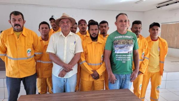 Prefeito Carlão entrega novos uniformes para a Brigada Civil Municipal de São Félix do Tocantins 