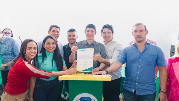 Prefeito Celso Morais assina ordens de serviço durante cerimônia de entrega da nova sede do SAMU Paraíso