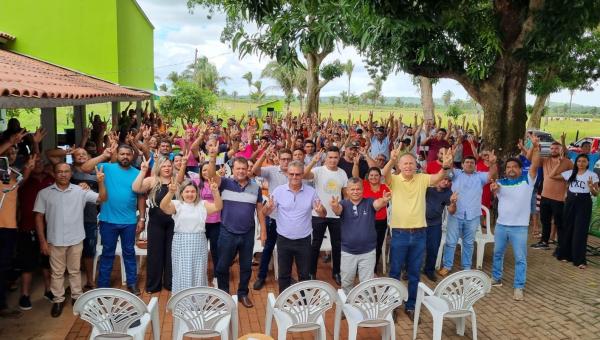 Prefeito de Ananás, Valdemar Nepomoceno, se reúne com pré-candidatos a vereadores após o encerramento da jornada de filiação partidária
