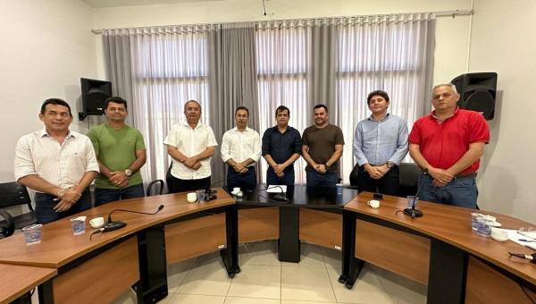 Prefeito de Arapoema Paulo Pedreira participa de reunião estratégica sobre questões fiscais em Palmas