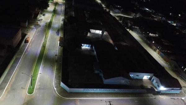 Prefeito de Riachinho investe em lâmpadas de led por toda cidade