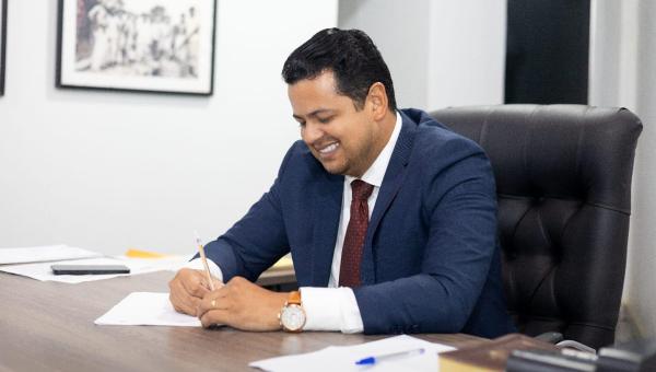 Prefeito de Xambioá, Dr. Mayck Câmara, antecipa pagamento de fevereiro e reajusta salários de servidores
