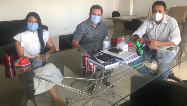 Prefeito Djalma Júnior se reúne com Deputado Carlos Gaguim em Palmas