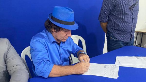 Prefeito Dr. Casarim empossa novos servidores municipais em Colinas do Tocantins