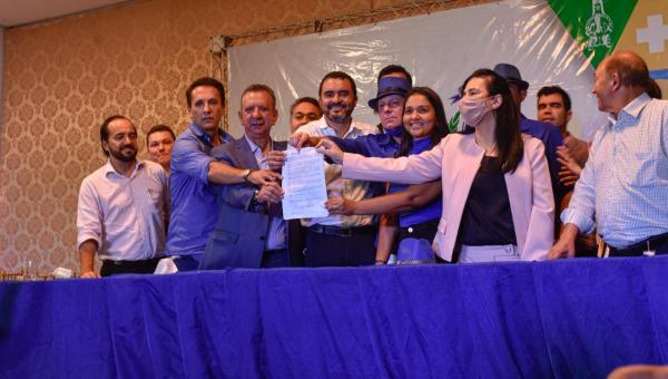 Prefeito Dr. Casarin, e governador Wanderlei Barbosa assinam acordos que beneficiam Colinas e Região