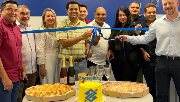 Prefeito Dr. Mayc Câmara participa da inauguração da reforma da Agência do Banco do Brasil em Xambioá