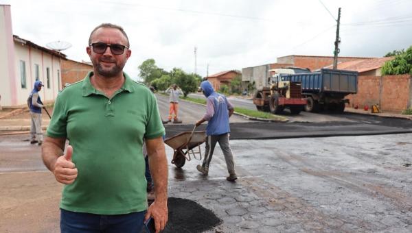 Prefeito Ronaildo Bandeira destaca obras de pavimentação em Riachinho, no Bico do Papagaio