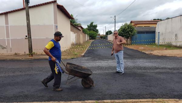 Prefeito Valdemar Nepomoceno apresenta serviços de restauração de ruas em Ananás