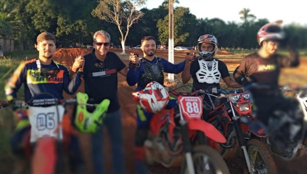 Prefeito Valdemar Nepomoceno entrega pista de motocross para motociclistas em Ananás