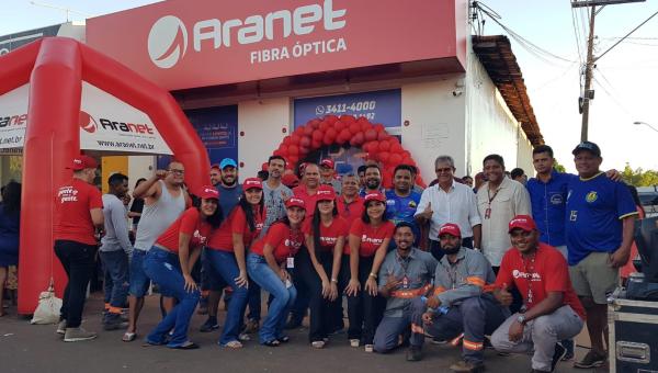 Prefeito Valdemar Nepomoceno prestigia inauguração de filial da empresa Aranet em Ananás