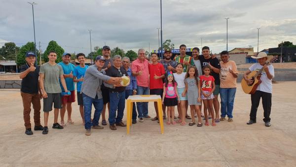 Prefeito Valdemar Nepomoceno se encontra com esportistas em Ananás