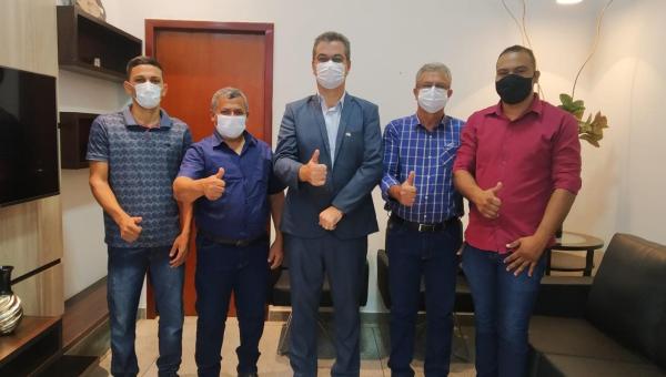Prefeito Valdemar Nepomoceno discute em Palmas sobre Posto do Detran em Ananás 