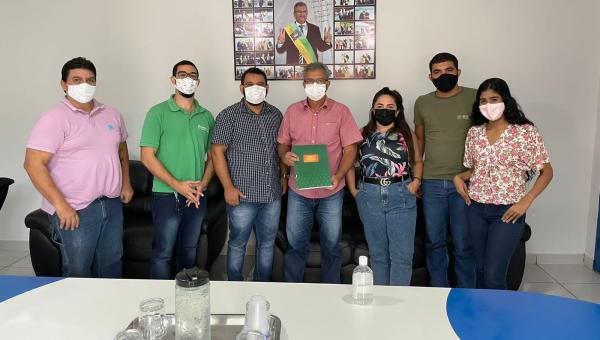 Prefeitura de Ananás adere ao Programa Nacional de Crédito Fundiário para beneficiar a comunidade rural do município 