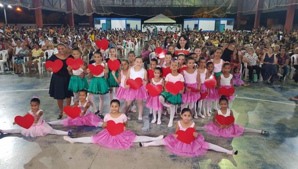 Prefeitura de Ananás celebra o Dia das Mães com show de prêmios   
