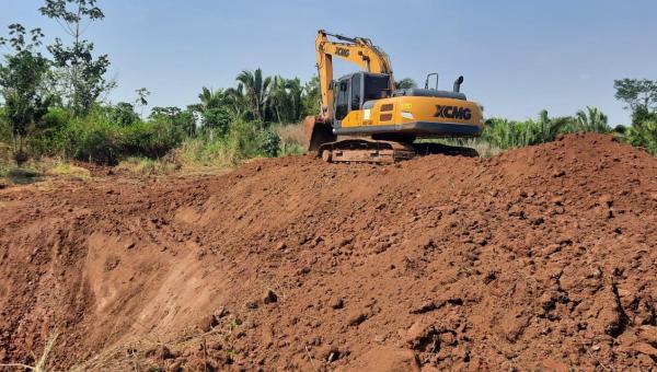 Prefeitura de Ananás realiza trabalhos de abertura e limpeza de represas no Assentamento Antônio Moreira 