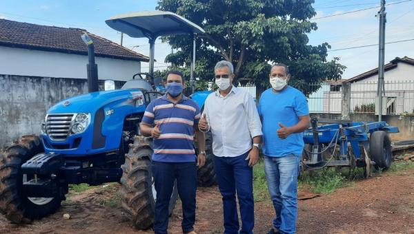 Prefeitura de Ananás recebe maquinários agrícolas para agricultura familiar
