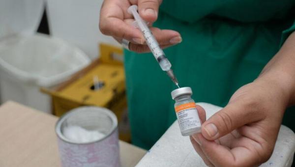Prefeitura de Palmas continua vacinação em adolescentes 'não seremos cobaias de um desgoverno'
