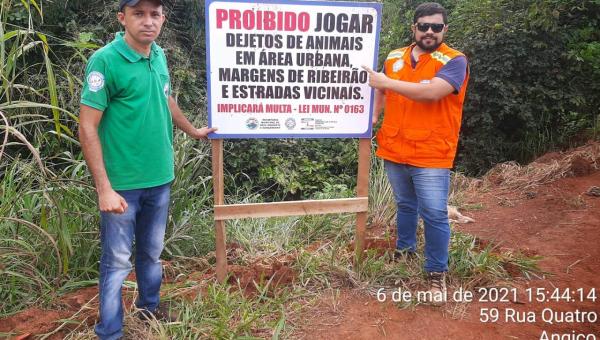 Prefeitura instala placas em pontos viciados de descarte irregular de lixo e dejetos de animais