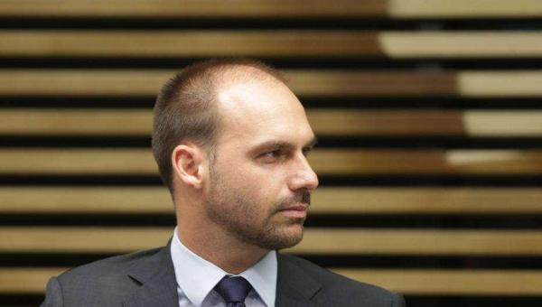 Presidência elaborou decreto para incluir covid na bula de cloroquina, diz Mandetta
