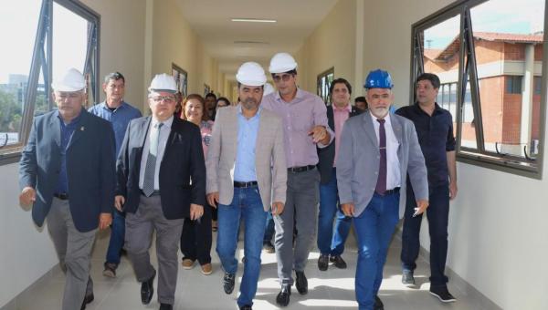 Presidente da Assembleia Legislativa participa da entrega de 30 novos leitos para unidade oncológica do Hospital Geral de Palmas
