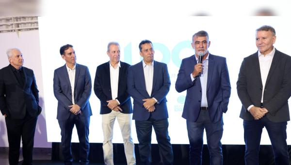 Presidente da Aleto se reúne com comunicadores e prefeitos em evento de novo Grupo de Comunicação