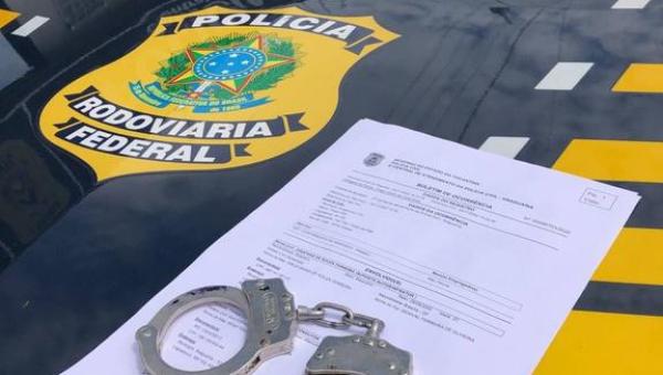 PRF prende dois foragidos da Justiça durante feriado de Semana Santa no Tocantins
