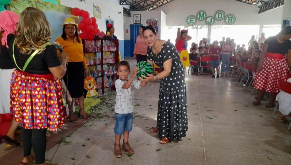 Primeira Dama de Ananás, Glória Nepomoceno, participa de celebração do Dia das Crianças nas Escolas Municipais 