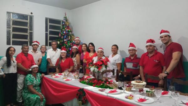 Primeira Dama de Ananás proporciona ceia natalina aos Servidores do Hospital Municipal de Ananás 