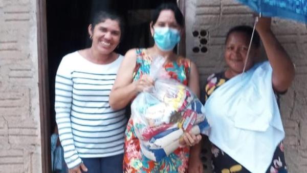 Primeira Dama Glória Nepomoceno realiza visita a povoado de Ananás 