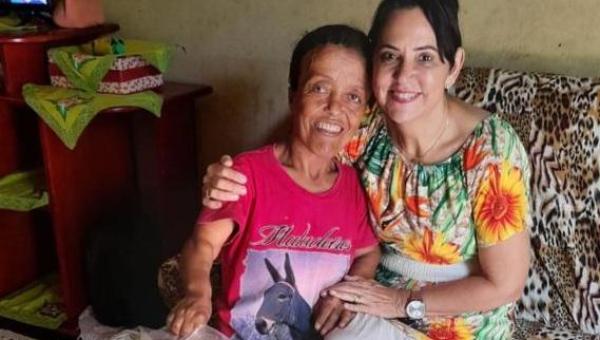 Primeira-dama Glória Nepomuceno emociona comunidade de Ananás com doações de cestas básicas e camas Box