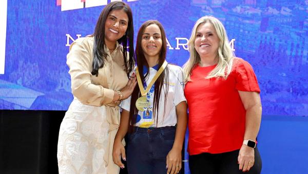 Primeira-dama Karynne Sotero homenageia jovens selecionados para o primeiro intercâmbio cultural na Espanha promovido pelo Governo do Tocantins