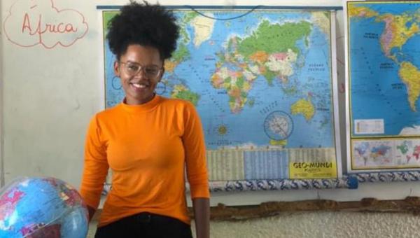Professora de Geografia se destaca pela criatividade nas aulas