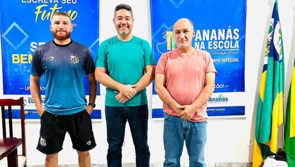 Projeto Bolsa de Iniciação Esportiva é discutido com a Secretaria de Educação de Ananás