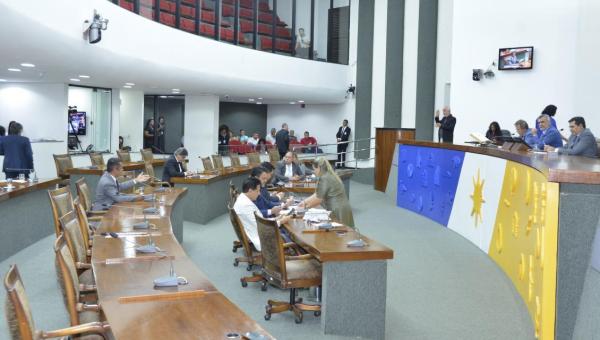 Projeto de lei aprovado na Assembleia cria comissão de concurso público da Casa