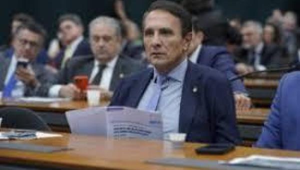 Projetos, de autoria de Carlos Gaguim, que impactam educação, esporte e direitos do consumidor entram em pauta na Câmara