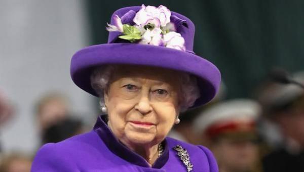 Rainha Elizabeth testa positivo para Covid-19, diz Palácio de Buckingham