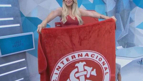 Renata Fan comemora 'baile' no Maracanã e provoca: 'Chupa mundo'