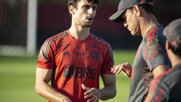 Rodrigo Caio manda mensagem para torcida do Flamengo e revela visita de Paulo Sousa em hospital