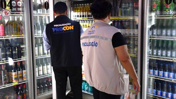 Secretaria de Saúde participa de ação conjunta de fiscalização em comércios e distribuidoras de bebidas alcoólicas