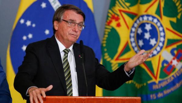 Segunda Turma do STF mantém multa de R$ 20 mil do TSE a Jair Bolsonaro por reunião com embaixadores