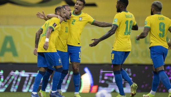 Seleção vence Peru e mantém campanha perfeita nas Eliminatórias