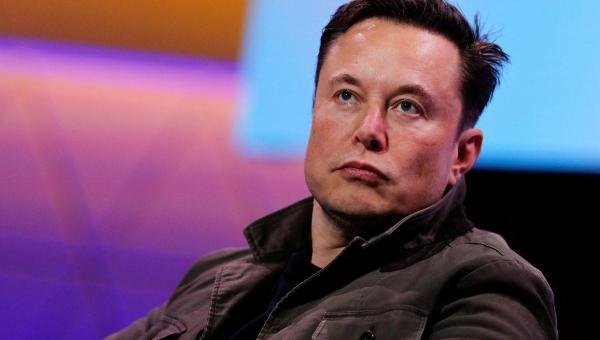 Startup de implantes cerebrais de Elon Musk avança em direção a testes em humanos