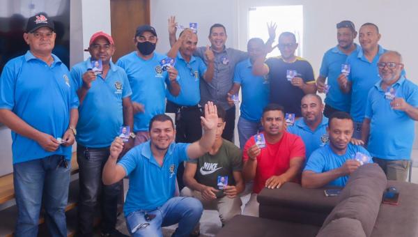 Taxistas e mototaxistas de Araguatins declaram apoio à candidatura de Wanderley Milhomem